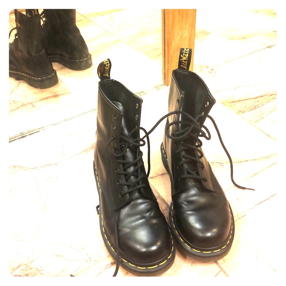 Dr. Martens Black